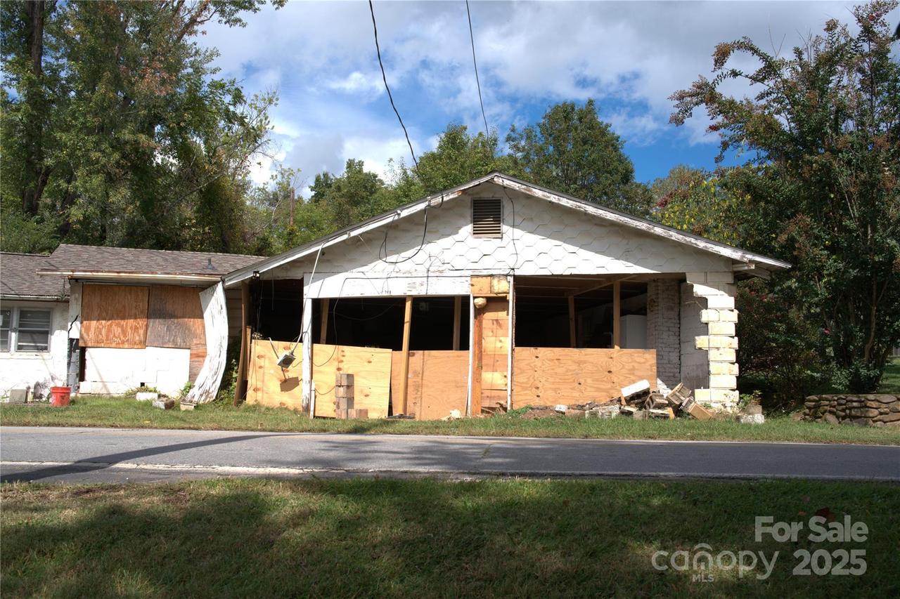 184 Candler School Rd., Candler, NC 28715
