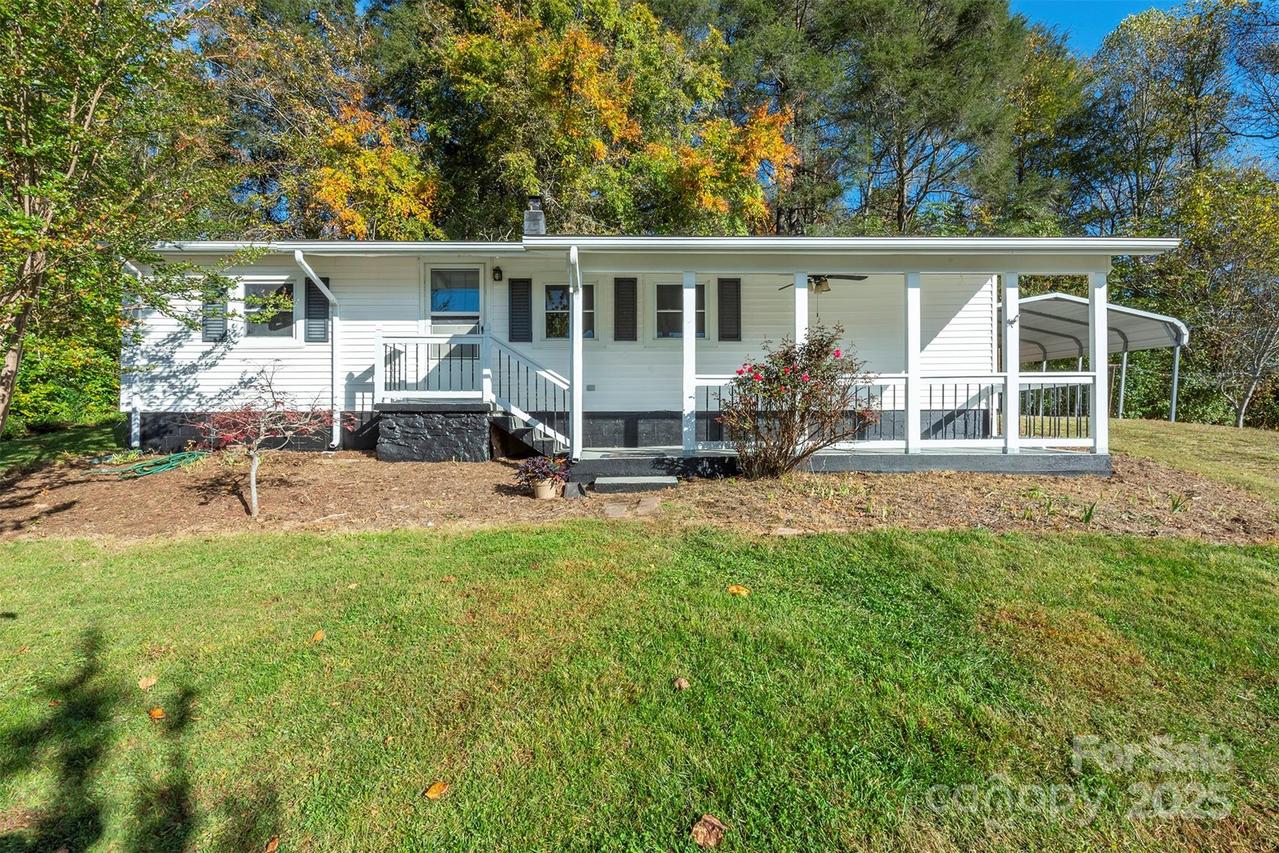 244 Cragmont Rd., Black Mountain, NC 28711