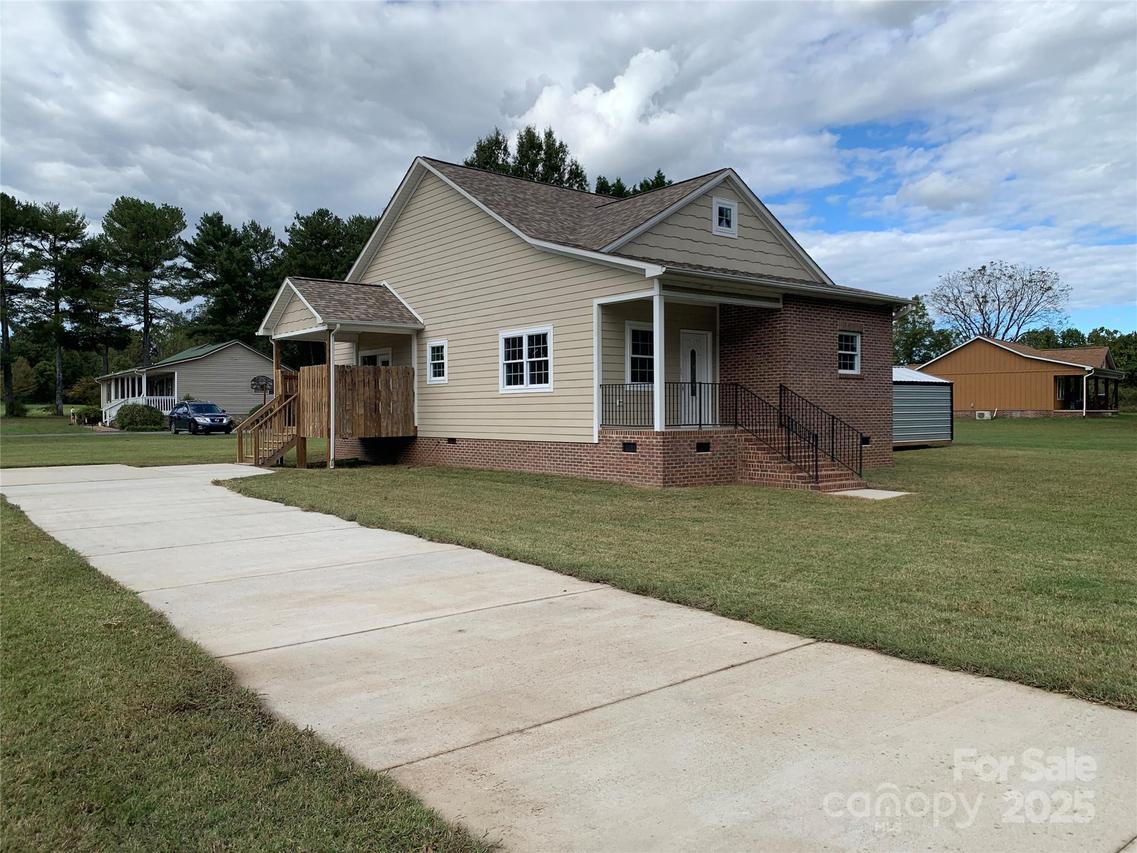 2104 Dove St., Newton, NC 28658