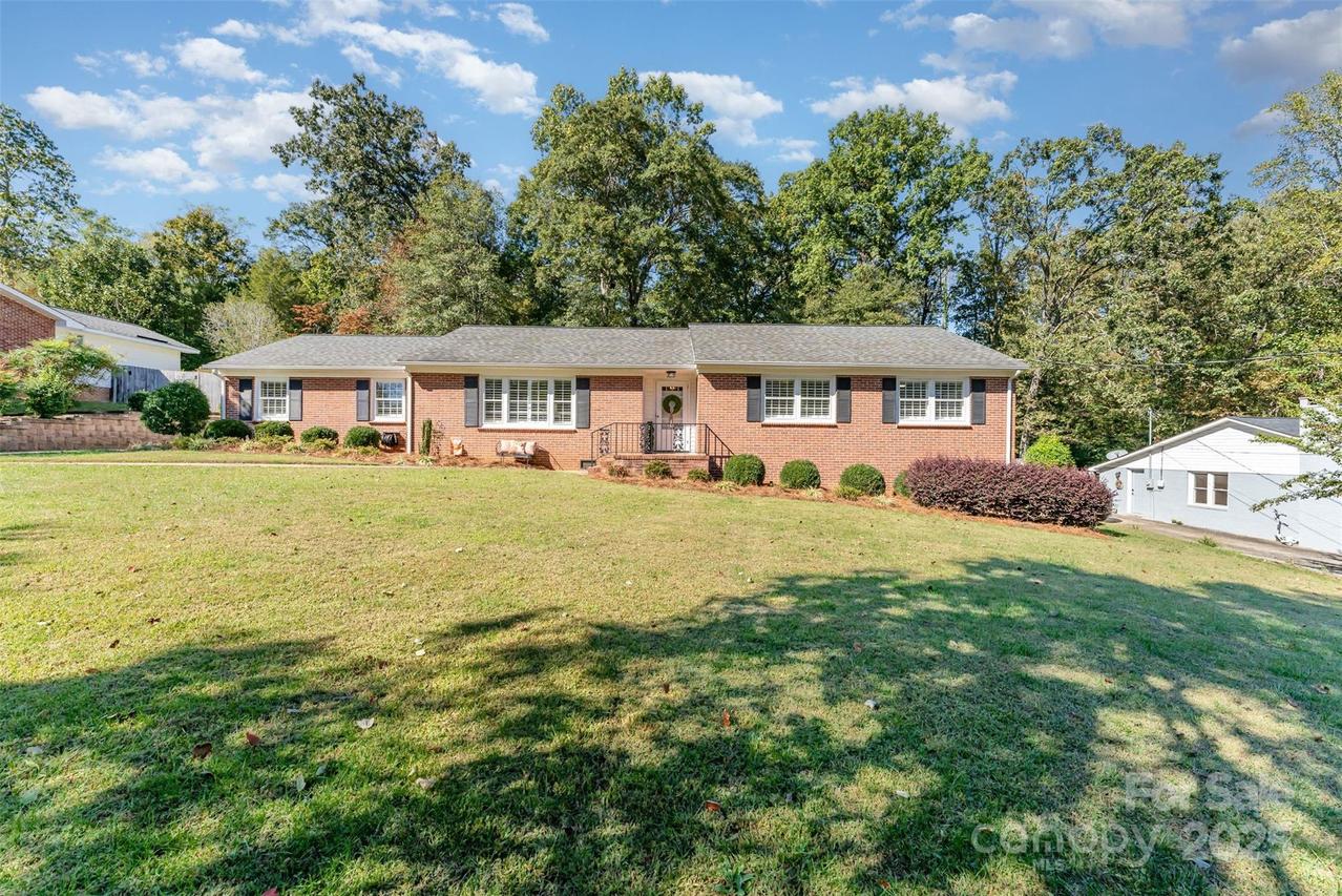 409 Forest Hill Dr., Shelby, NC 28150