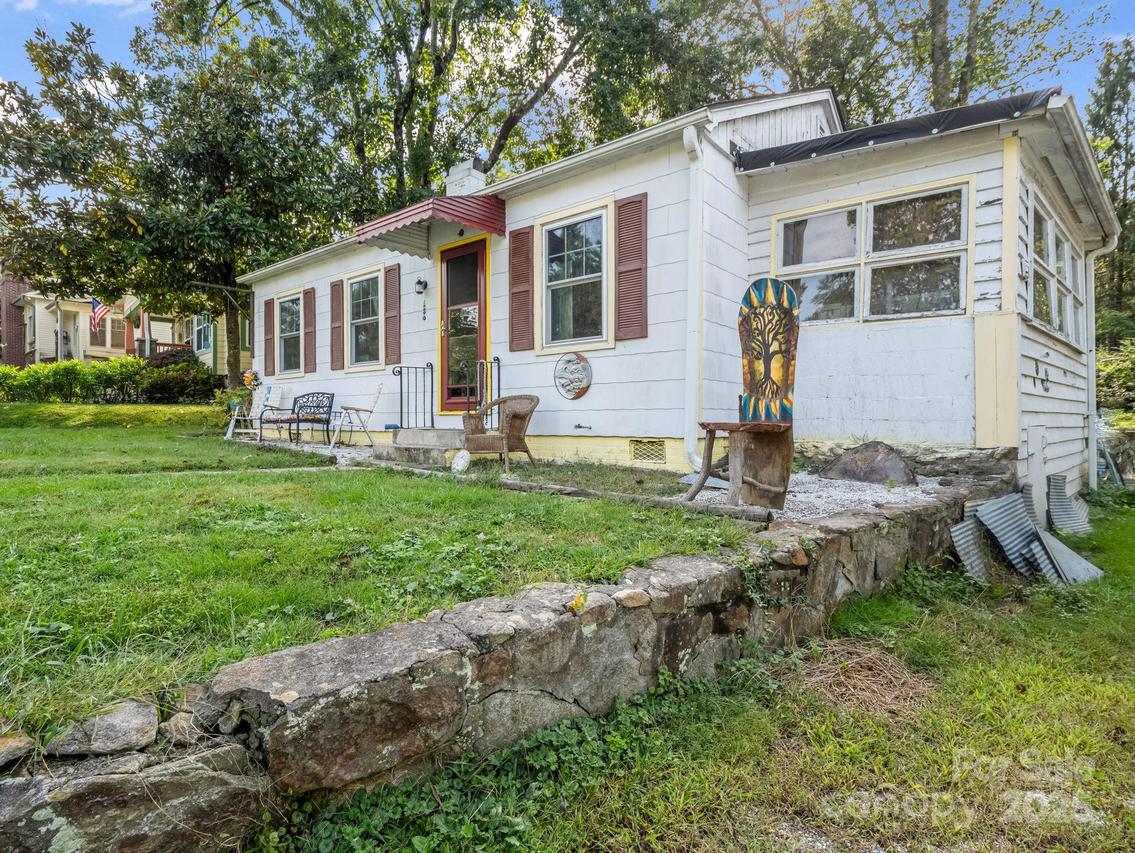 1729 Clairmont Dr., Hendersonville, NC 28791