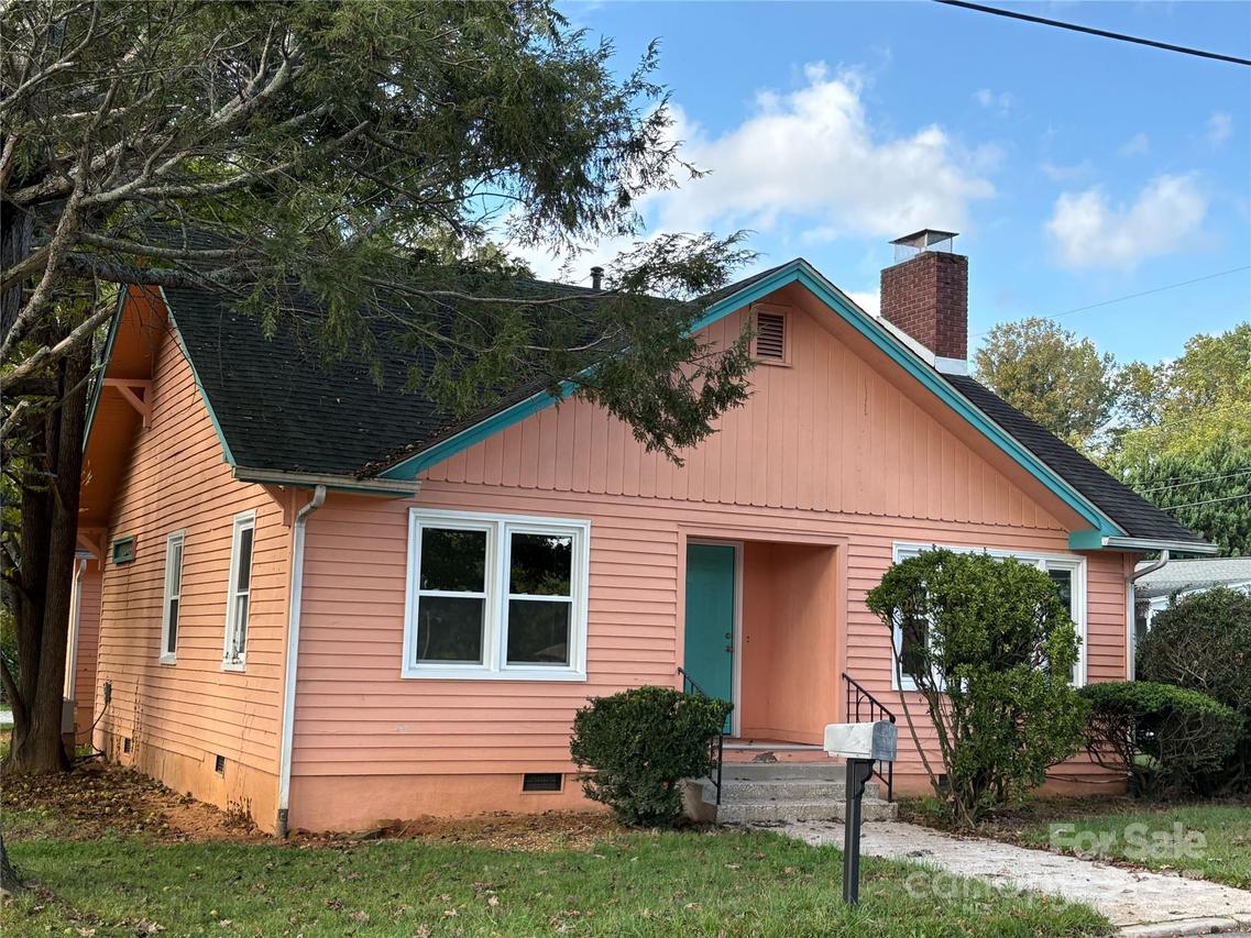 422 Hebron Rd., Hendersonville, NC 28739