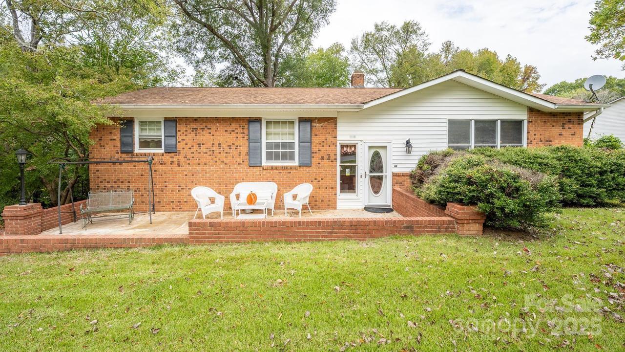 118 Old Meadowbrook Rd., Mooresville, NC 28115