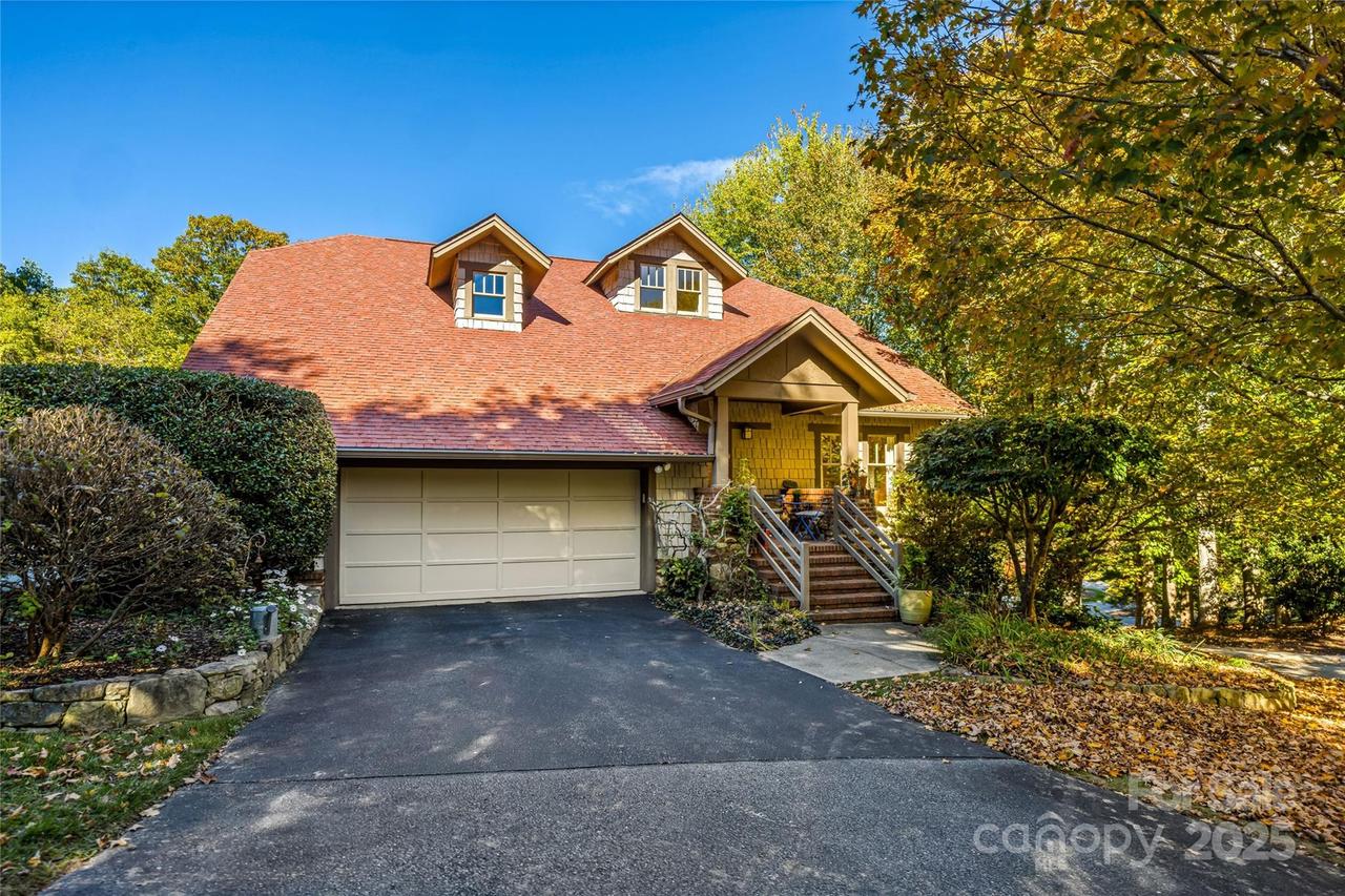 4 Lacoste Dr., Hendersonville, NC 28739