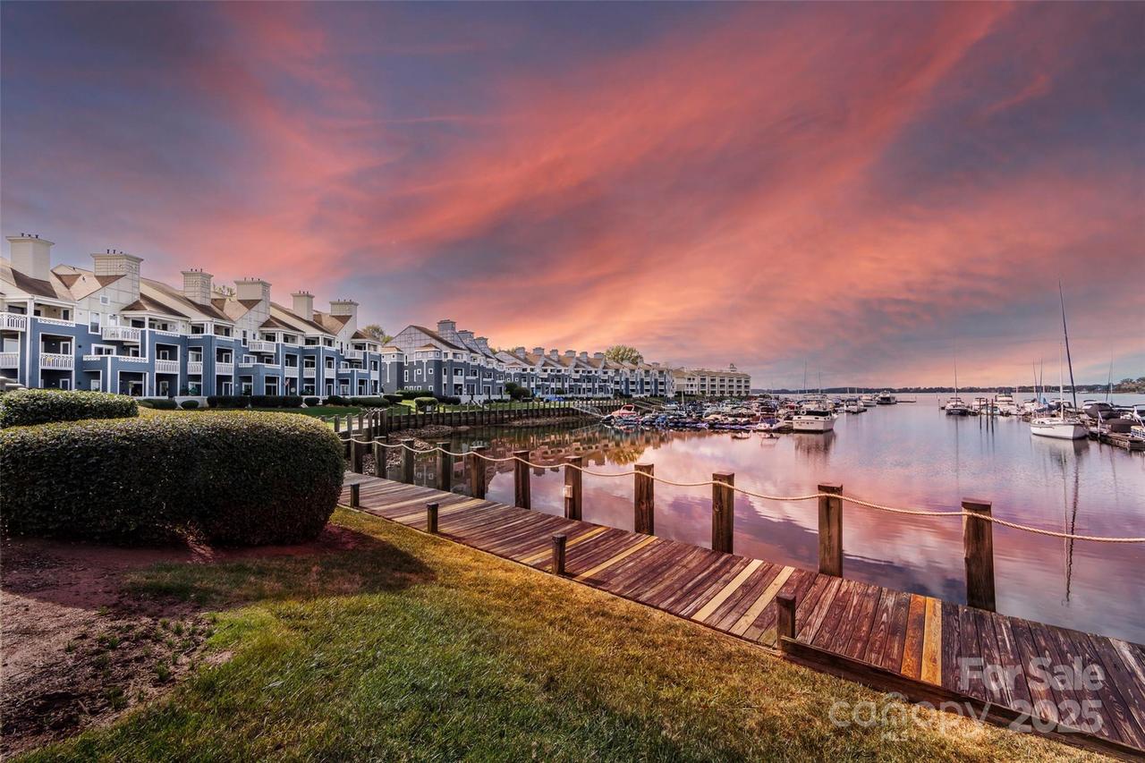 18861 Vineyard Point Ln., Cornelius, NC 28031