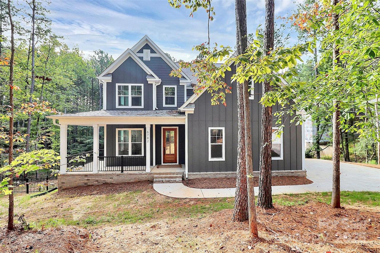 6782 Kingfisher Ct., Denver, NC 28037