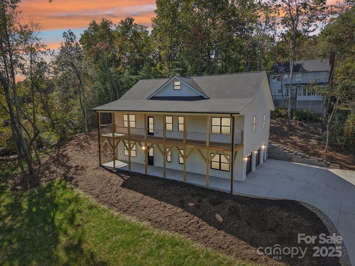 271 Greenstone Ln., Mills River, NC 28759