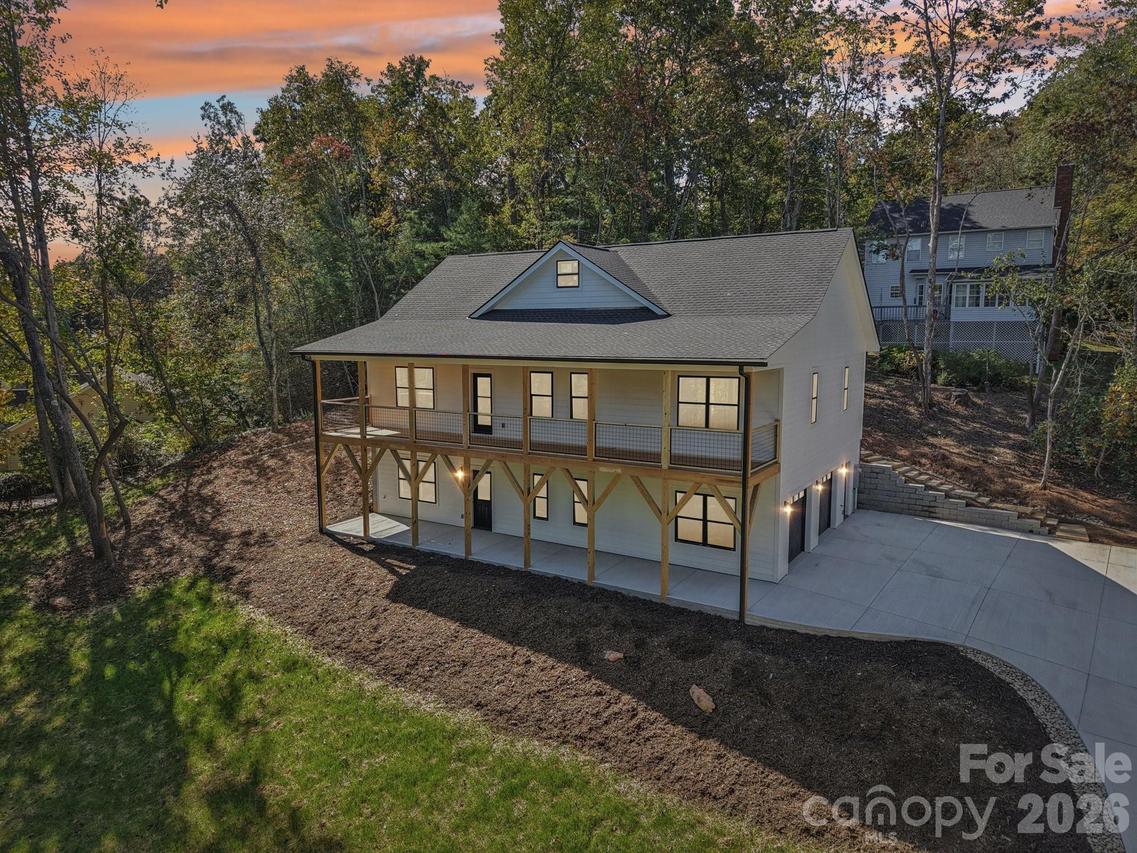 271 Greenstone Ln., Mills River, NC 28759