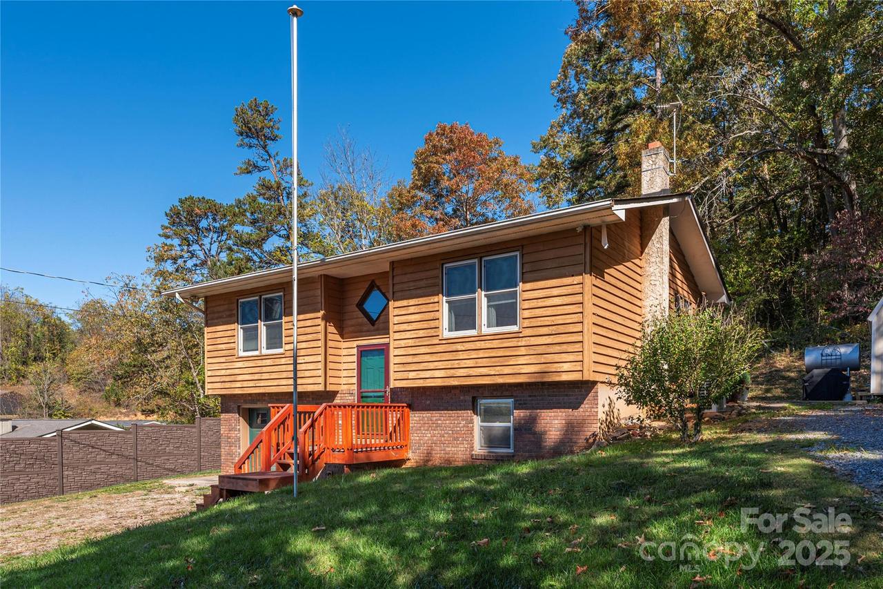 29 Arrowhead Rd., Clyde, NC 28721