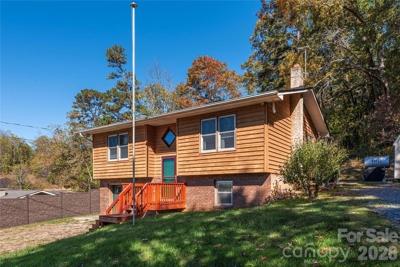 29 Arrowhead Rd., Clyde, NC 28721