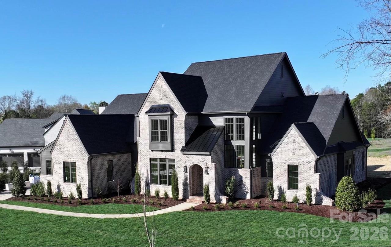 5830 Long Stirrup Ln., Mint Hill, NC 28227