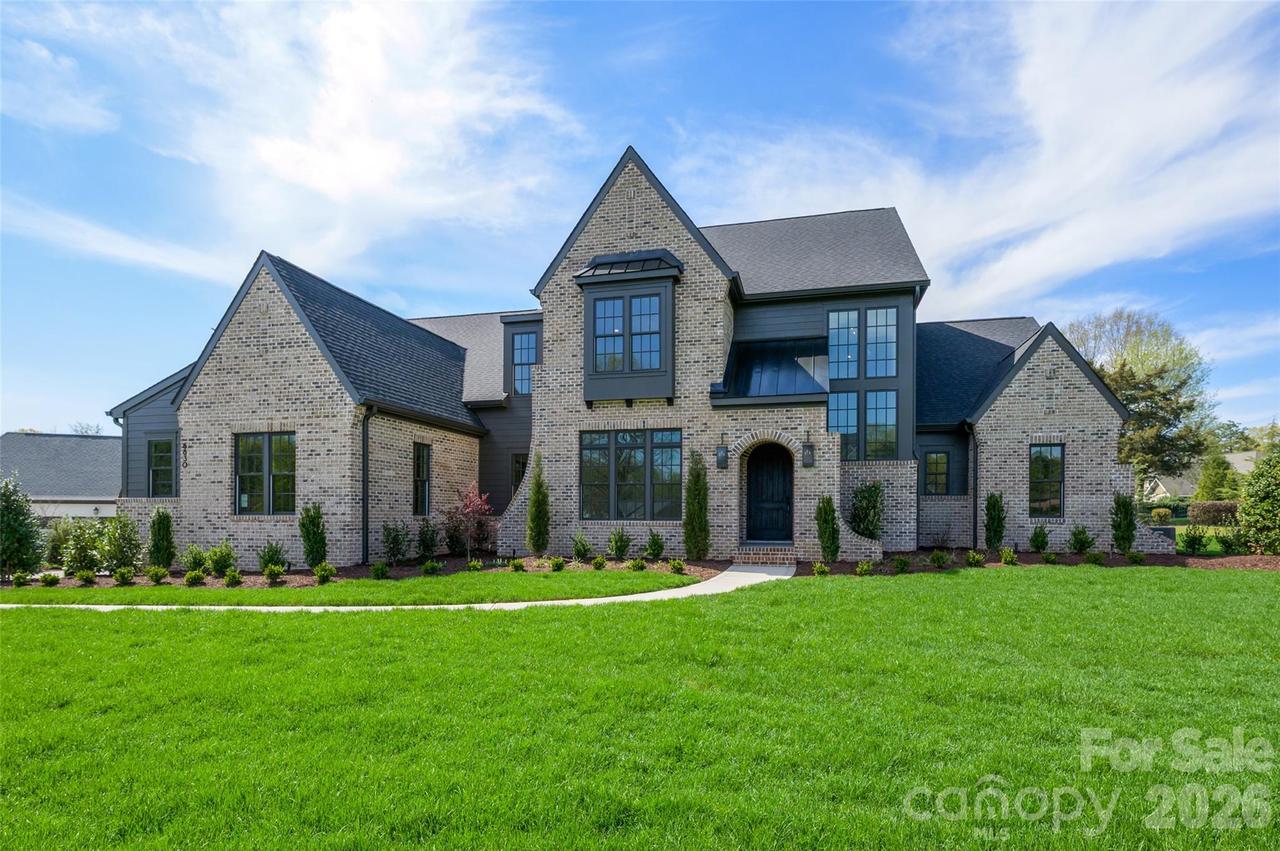 5830 Long Stirrup Ln., Mint Hill, NC 28227