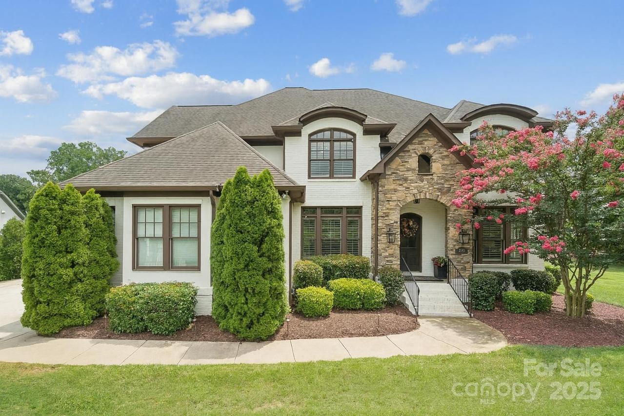 2145 Foxcroft Woods Ln., Charlotte, NC 28211