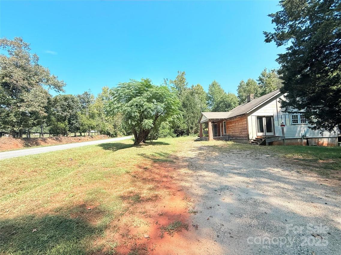 1491 Landrum Rd., Columbus, NC 28722