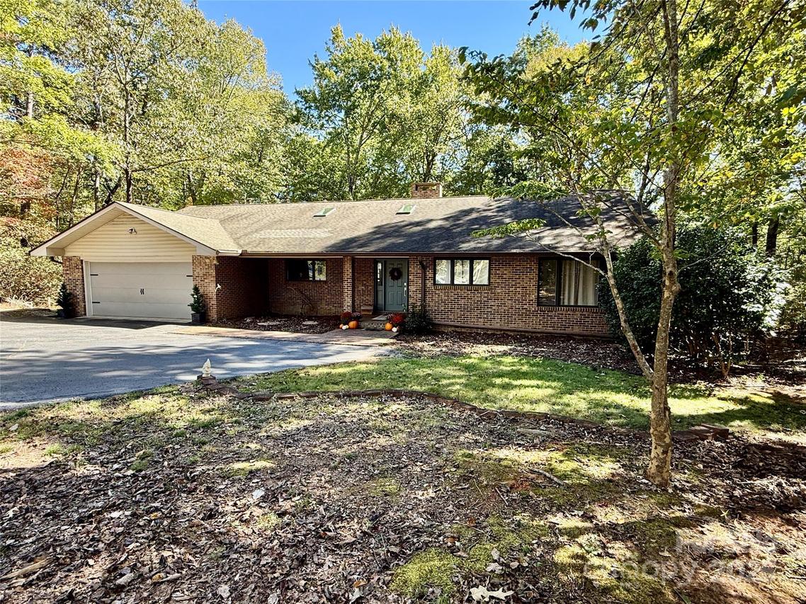 461 Mountain View Dr., Columbus, NC 28722