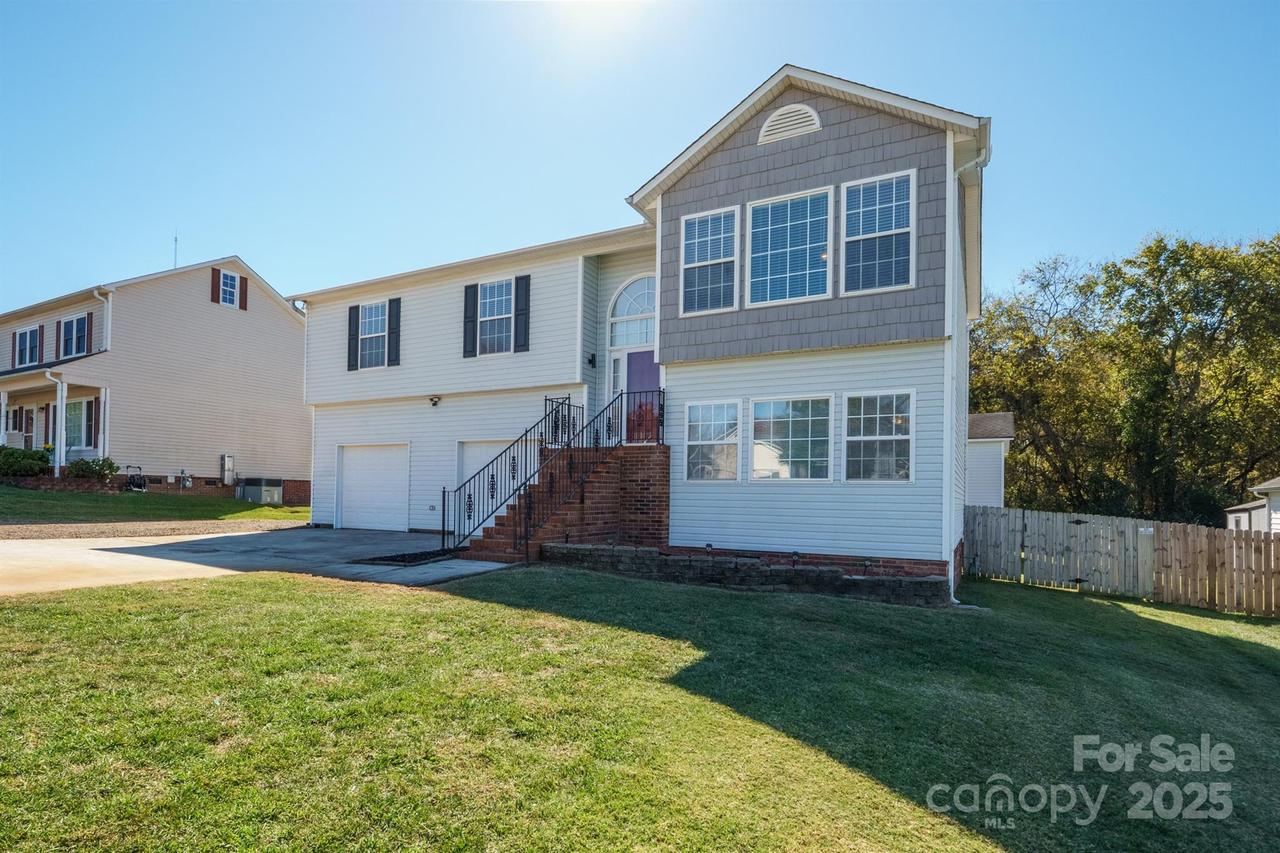 3673 Farm Lake Dr., Concord, NC 28027