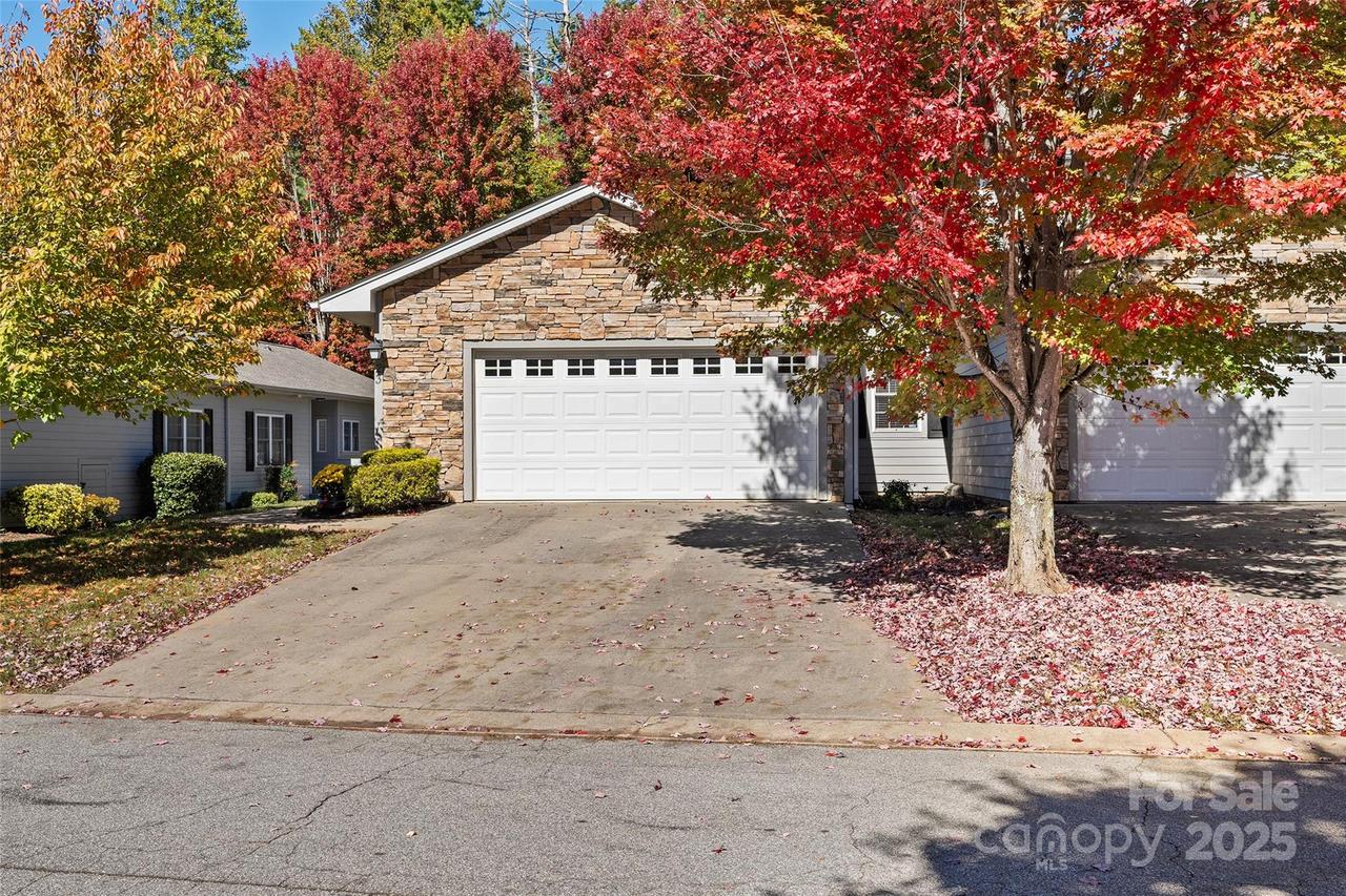 23 Holiday Dr., Arden, NC 28704