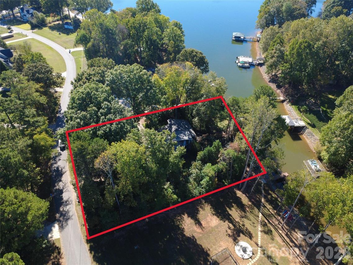137 Hideaway Ln., Mooresville, NC 28117