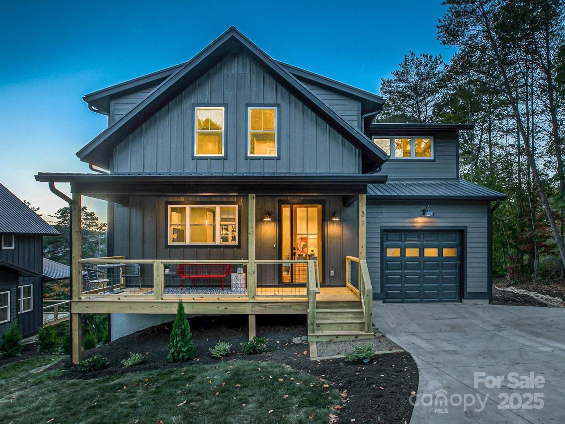 31 Hillcrest Rd., Black Mountain, NC 28711