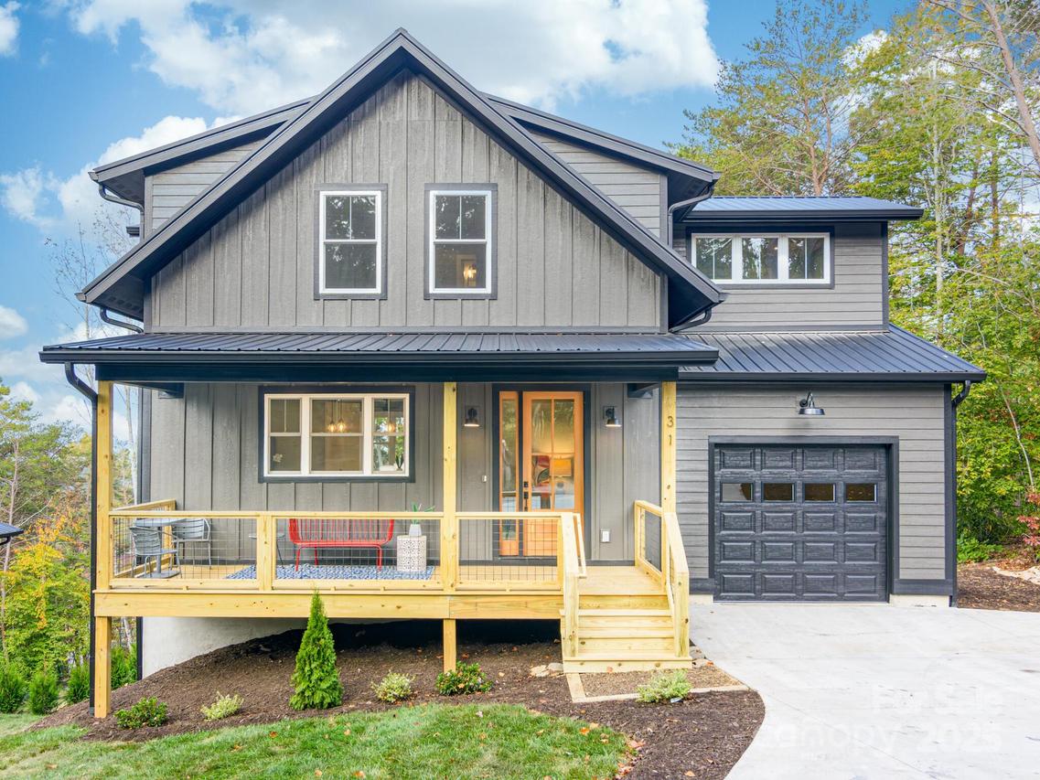 31 Hillcrest Rd., Black Mountain, NC 28711