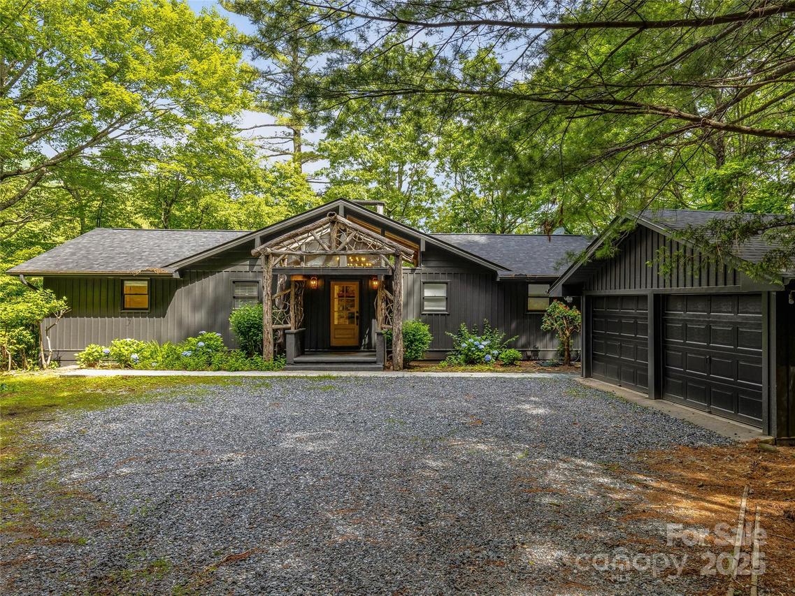 412 Cherokee Trace, Lake Toxaway, NC 28747
