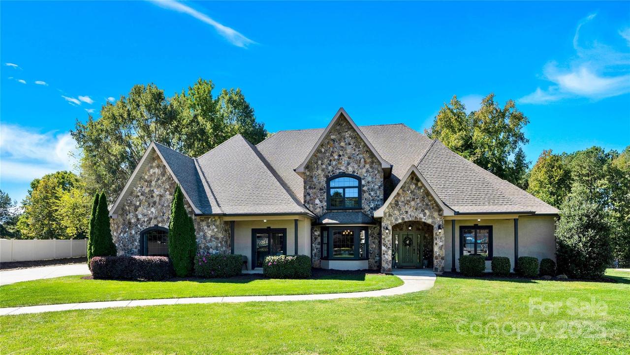 148 Castle Dr., Mooresville, NC 28117
