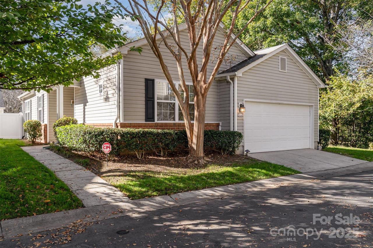 9116 Meadowmont View Dr., Charlotte, NC 28269