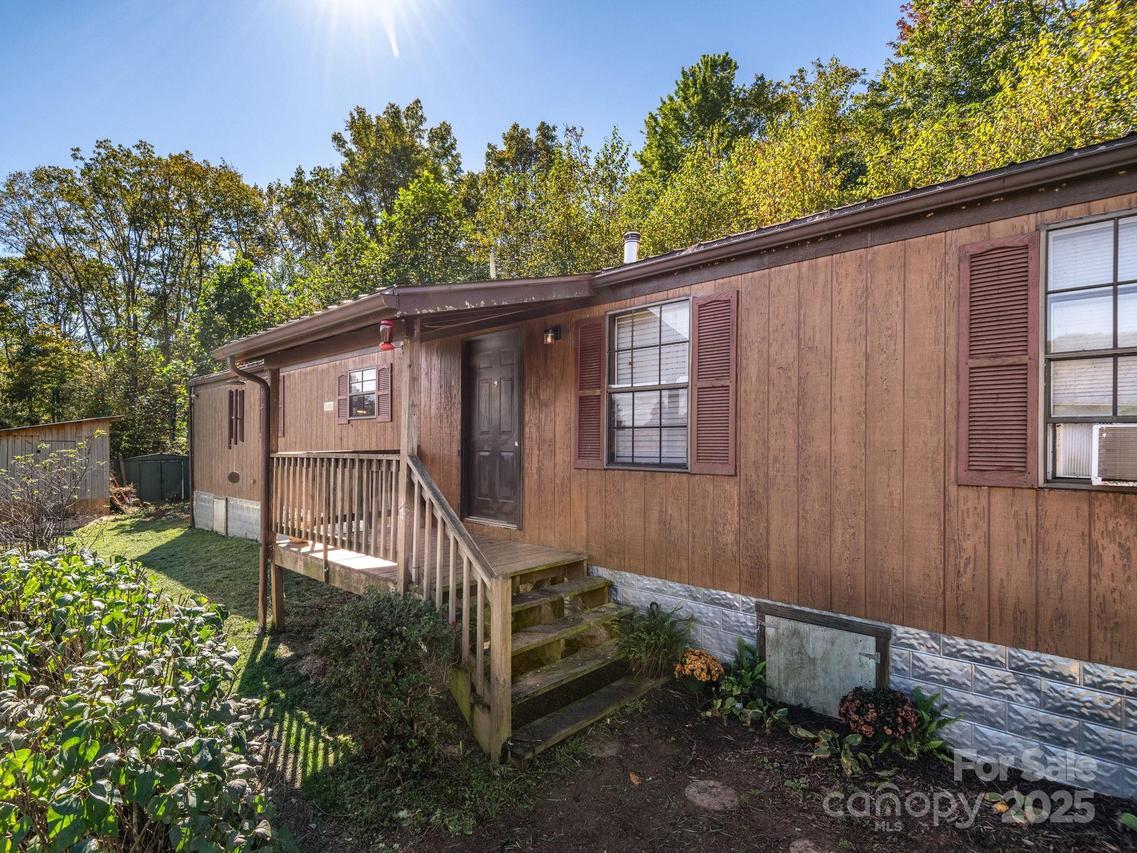 115 Mystery Ln., Burnsville, NC 28714