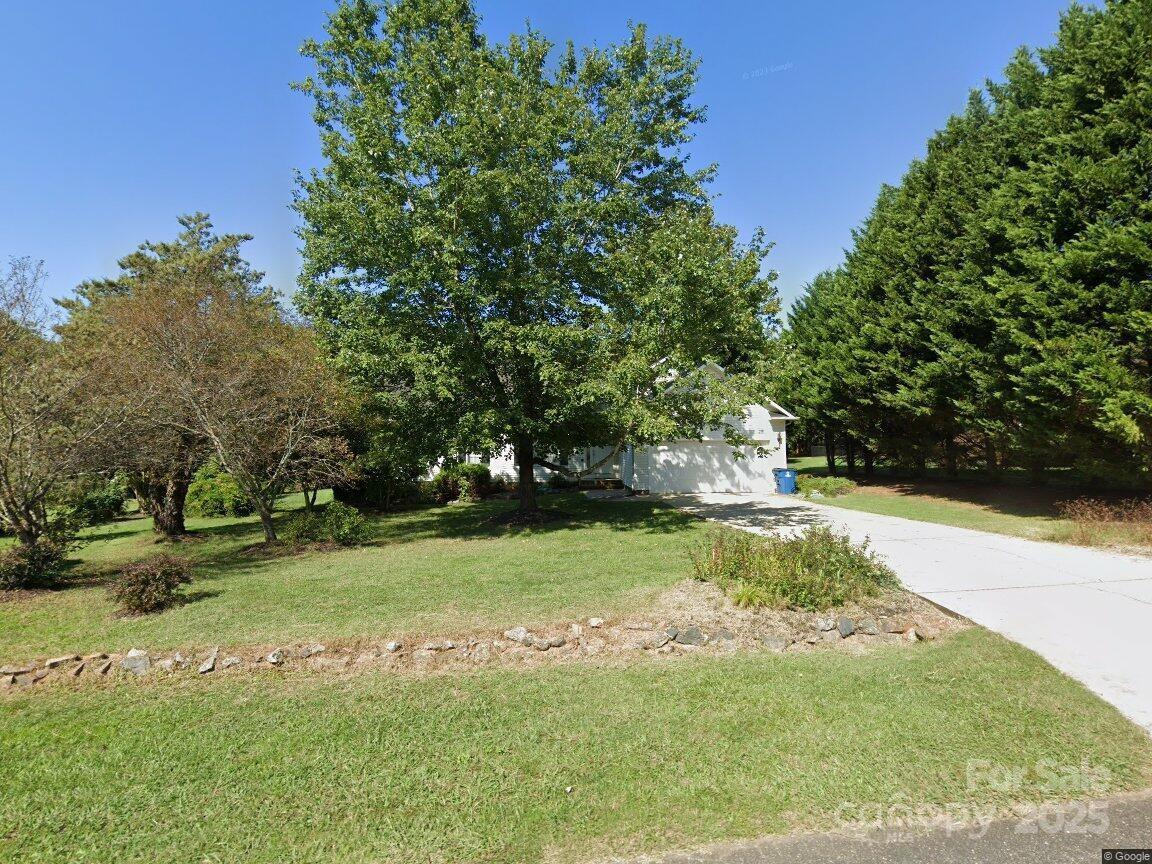 5605 Creek Point Dr., Hickory, NC 28601