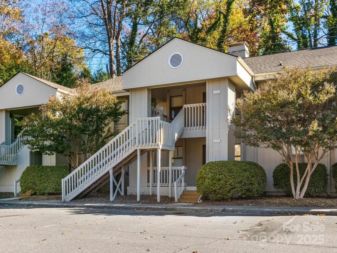 2604 Vineyard Blvd., Asheville, NC 28805