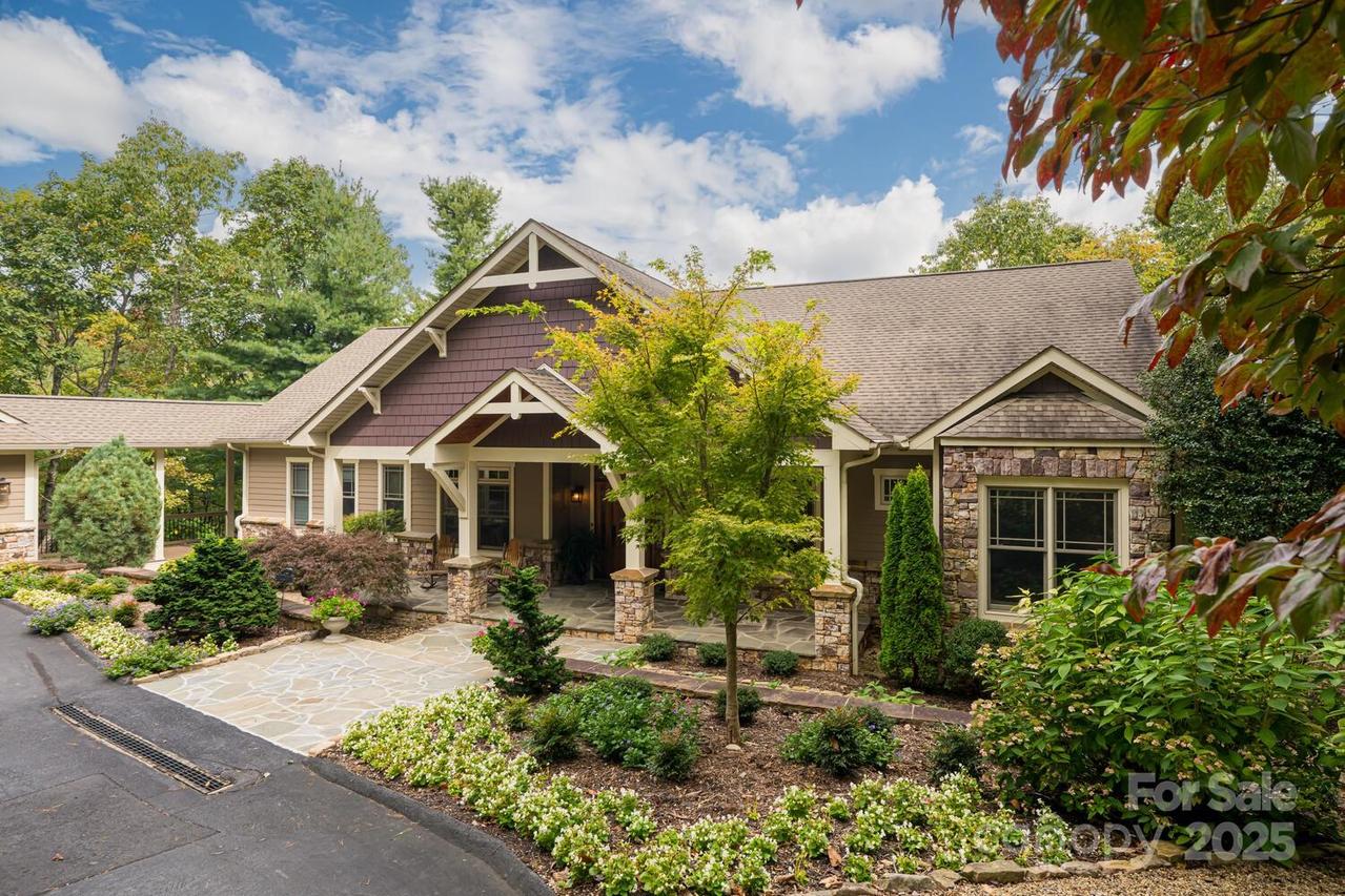 104 Mossridge Ct., Flat Rock, NC 28731