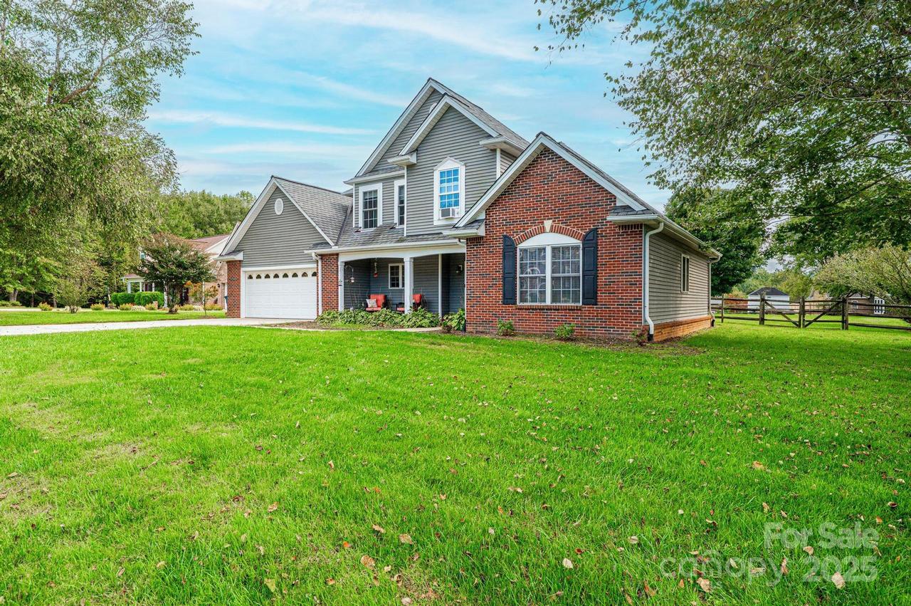 1472 Sweetbriar Ln., Hickory, NC 28602