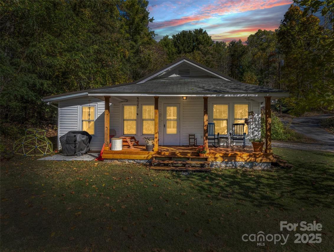 7 Covey Ln., Fairview, NC 28730