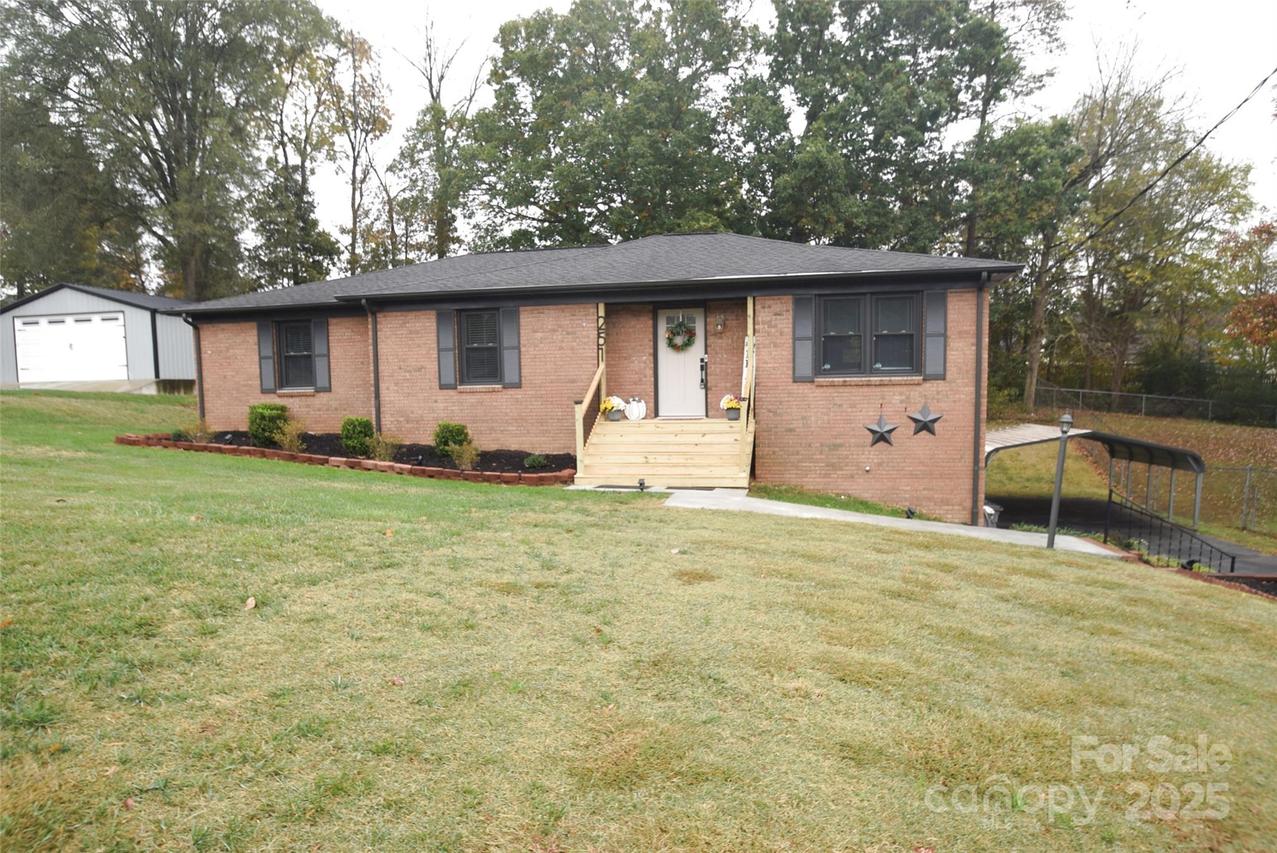 251 Briarcliff Dr., Kannapolis, NC 28081