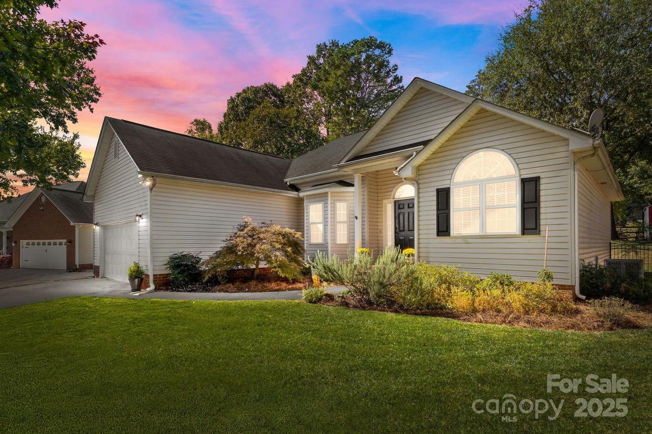 128 Birchwood Ct., Mount Holly, NC 28120