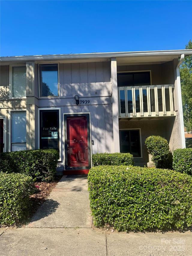 7939 Charter Oak Ln., Charlotte, NC 28226