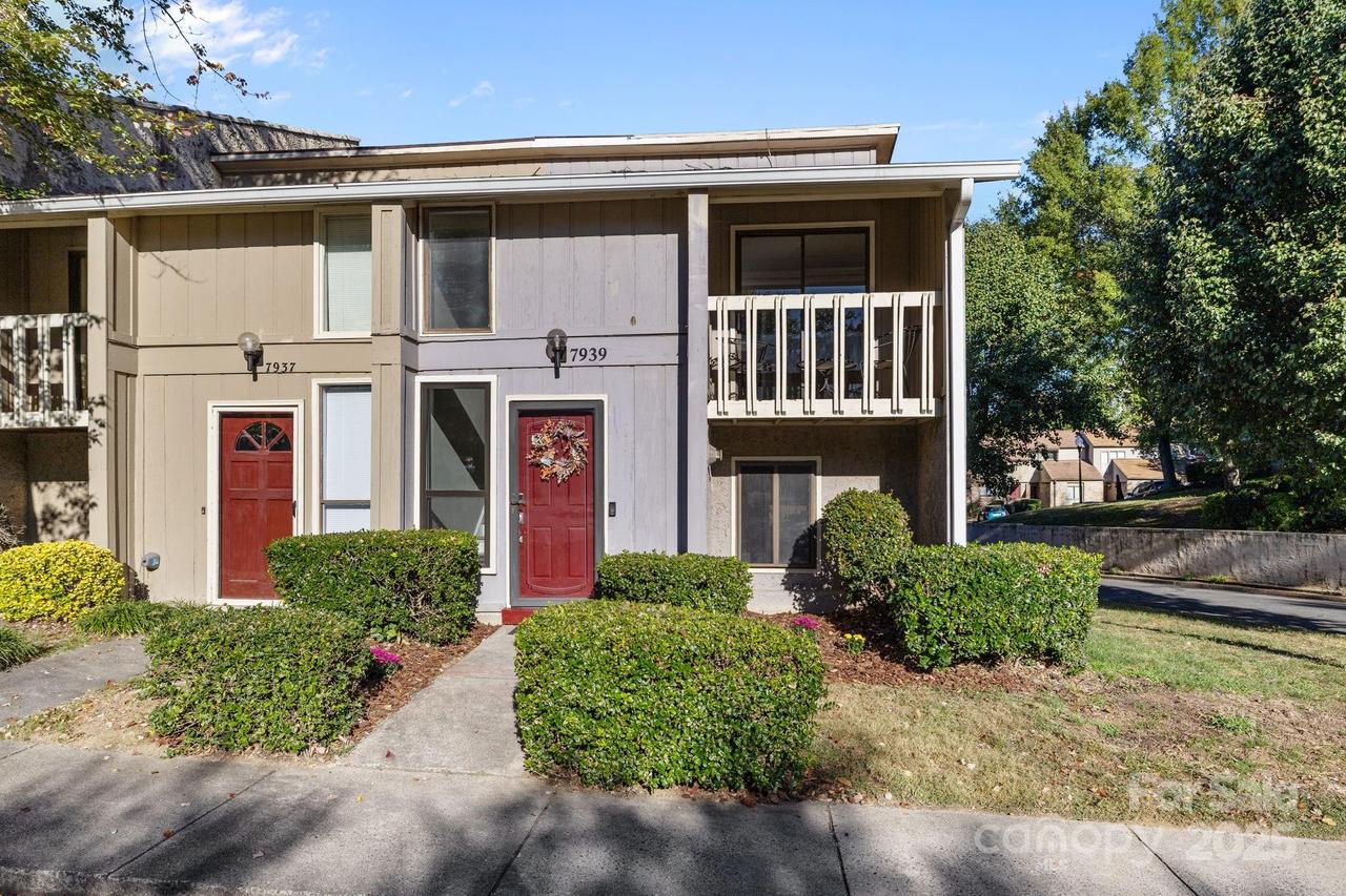 7939 Charter Oak Ln., Charlotte, NC 28226