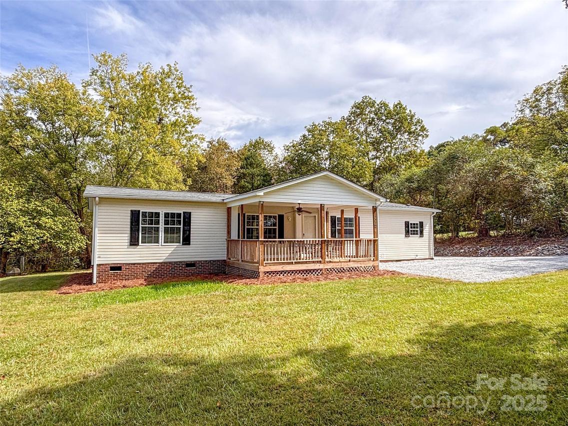 1372 Dewberry Pl., Granite Falls, NC 28630