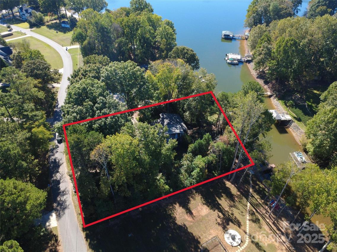 137 Hideaway Ln., Mooresville, NC 28117