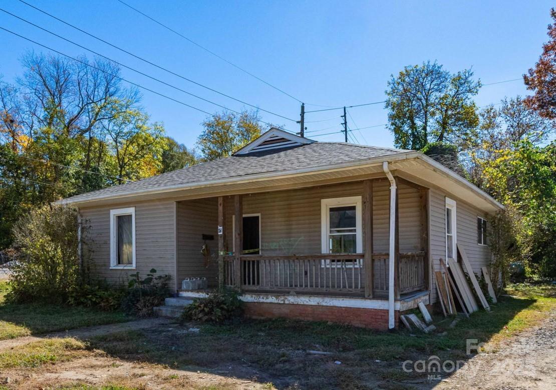 156 Edwards Ave., Swannanoa, NC 28778