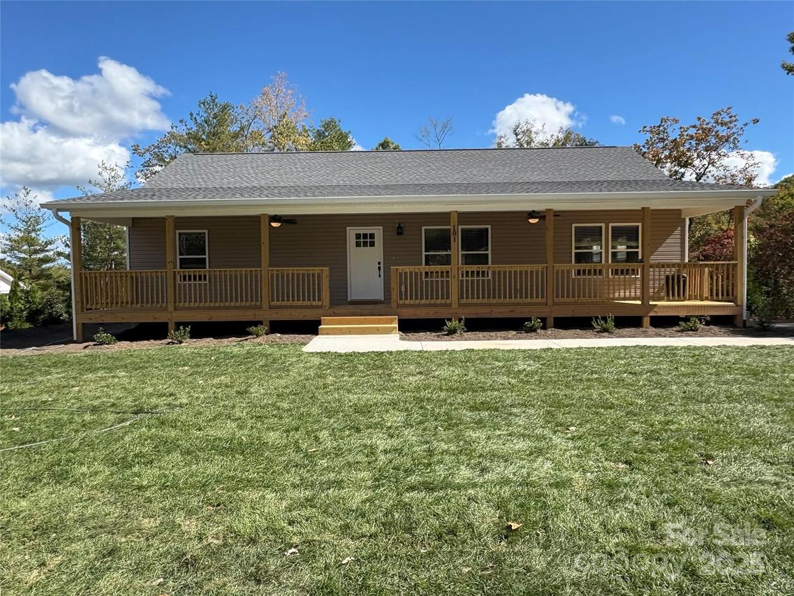101 Carroll Mountain Dr. #3, Horse Shoe, NC 22874