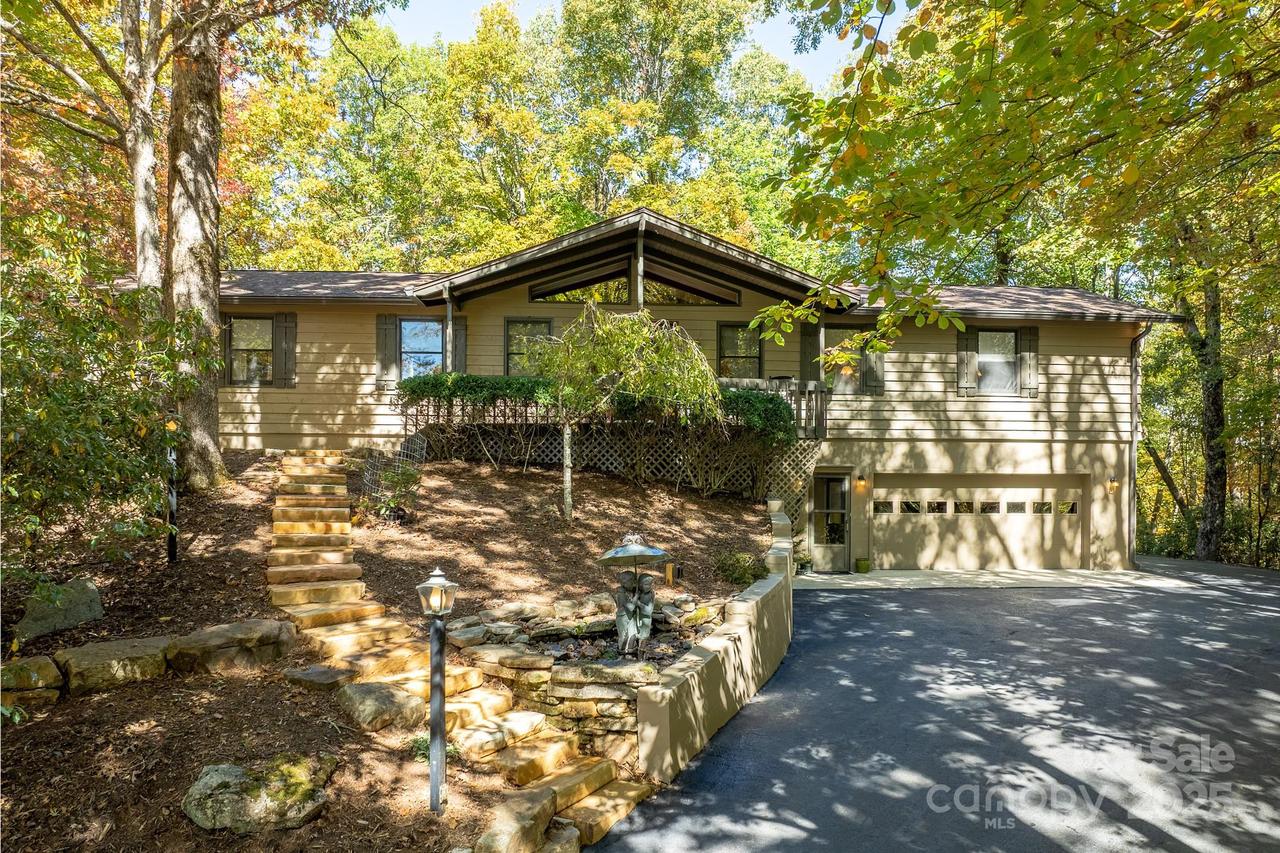 1955 Connestee Tr., Brevard, NC 28712