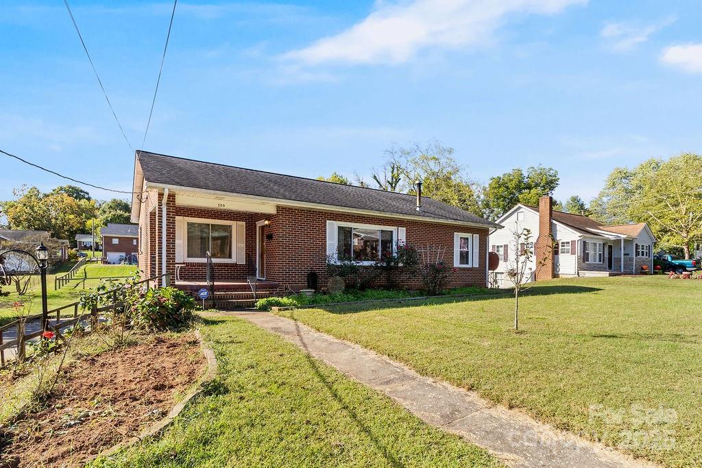 209 Park St., Morganton, NC 28655