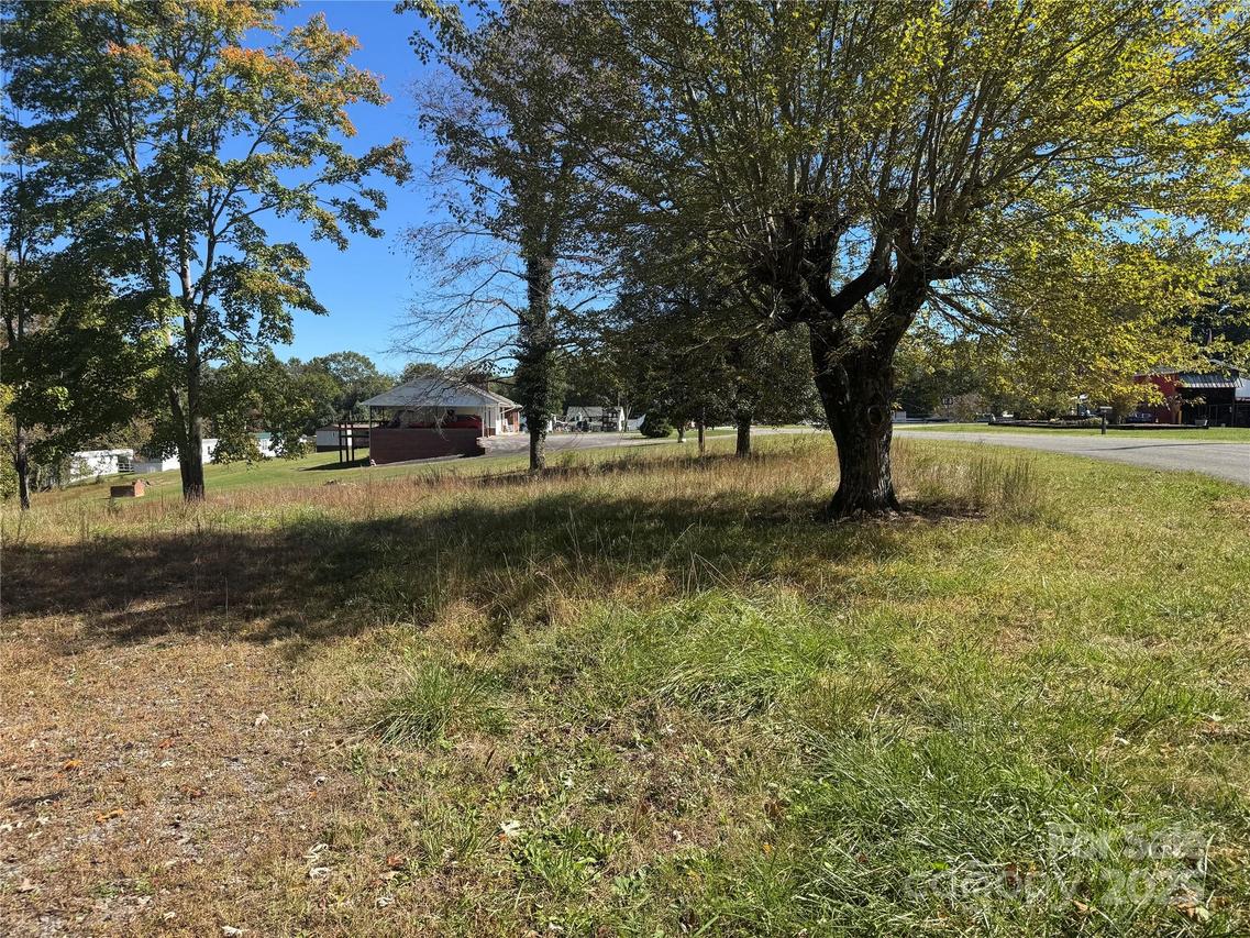 112 Centerwood Dr., Mount Airy, NC 27030