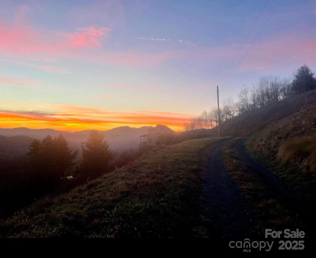 11 Wildflower Ln., Newland, NC 28657