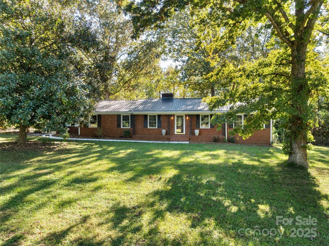 2344 29th Avenue Dr., Hickory, NC 28601