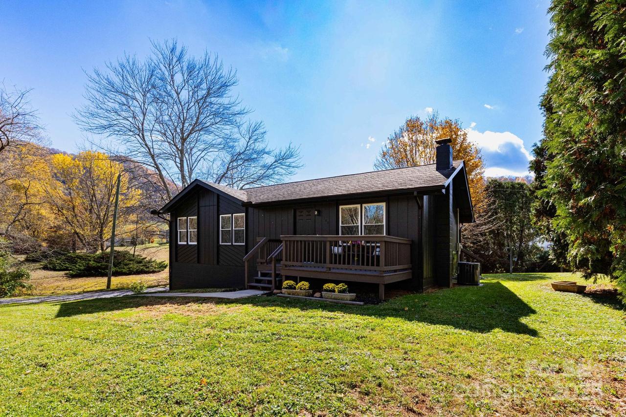 182 Dock Ratcliffe Rd., Waynesville, NC 28786