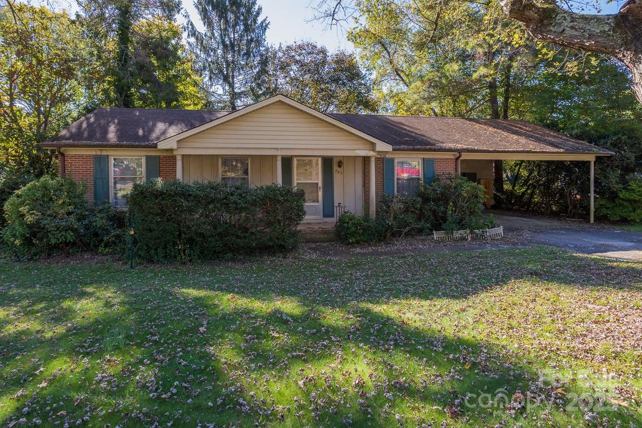 303 Pole Creasman Rd., Asheville, NC 28806