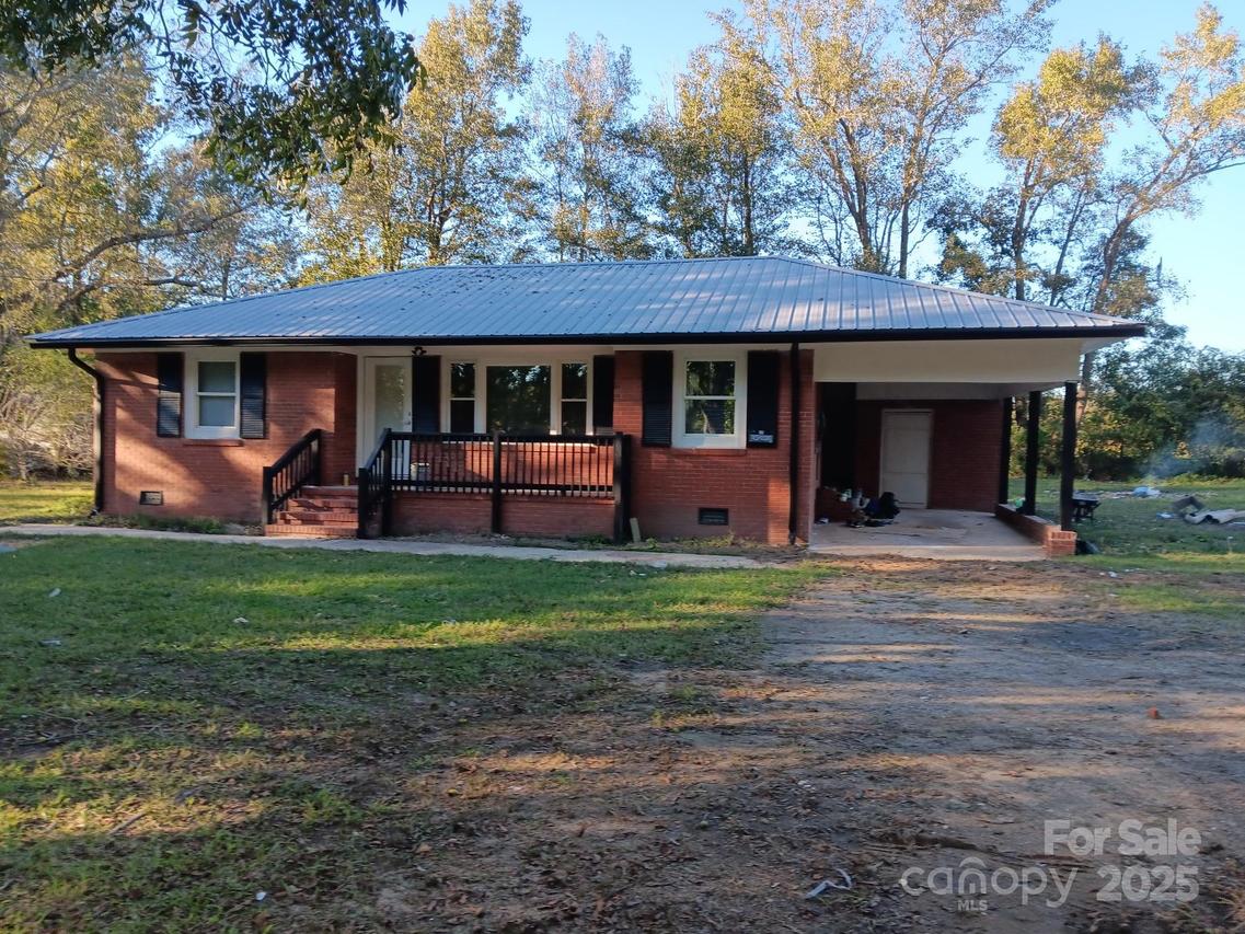 1522 Mary C Rd., St Pauls, NC 28384
