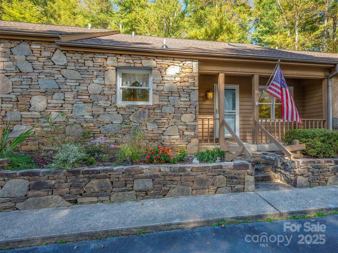 40 Sagebrush Cir., Etowah, NC 28729